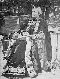 Bild: Elisabeth in der Nationaltracht Rum&auml;niens